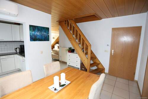 Essbereich mit Treppe zum ausgebauten Spitzboden - 