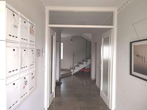 Eingang ins Haus - 2 Zimmer Mehrfamilienhaus, Wohnhaus in Gars am Inn