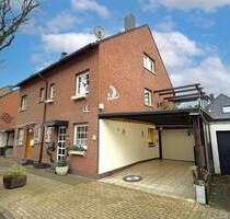Doppelhaushälfte in Oberhausen-Eisenheim mit Garten, Garage, Carport, zwei Terrassen und mehr!