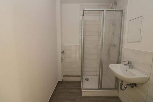 Bad mit Dusche - Eine neue Wohnung ist wie ein neues Leben...neu sanierte 2-RW mit Dusche u. Balkon!!!