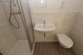 Bad mit Dusche - 2 Zimmer Etagenwohnung zur Miete in Freiberg