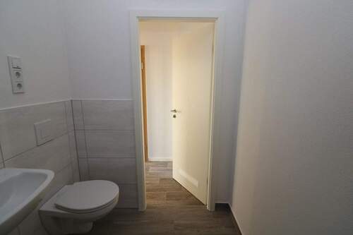 Bad mit Dusche - 2 Zimmer Etagenwohnung in Freiberg
