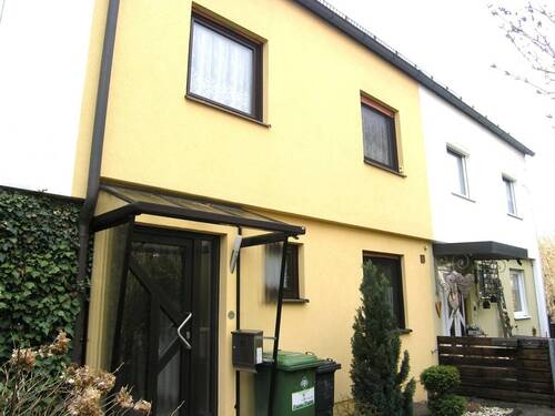 Außenansicht Eingang - 5 Zimmer Reihenmittelhaus zum Kaufen in Lauf