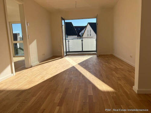 Wohnzimmer mit Baklon - 3 Zimmer Etagenwohnung zum Kaufen in Karben / Groß-Karben