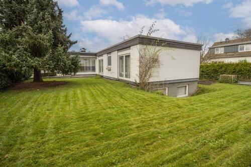 Rückansicht - Lichtdurchfluteter Bungalow mit großem Potenzial in ruhiger Lage von Rösrath-Forsbach