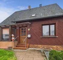 Geräumiges Einfamilienhaus mit Balkon in Mittelberg - Rödental