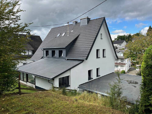 Außenansicht Rückseite - Zweifamilienhaus mit Einliegerwohnung - modernisiert, großzügig, wirtschaftlich durchdacht