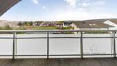 OG: Südwestbalkon mit Fernblick vom Schlafzimmer - 