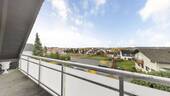 OG: Südwestbalkon mit Fernblick vom Schlafzimmer - 