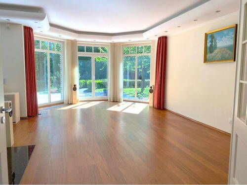 Wohnzimmer mit Tunnelkamin - 