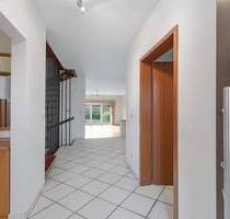 Versetztes Reihenmittelhaus mit sonnigem Garten - Geesthacht