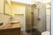 Badezimmer - 4 Zimmer Einfamilienhaus zum Kaufen in Duisburg