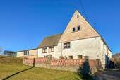Außenansicht - Viel Platz, ländliche Ruhe & echtes Potenzial - Haus mit Scheune in Feldrandlage