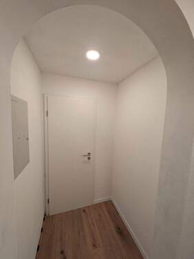 Garderobe + Tür Gäste-WC - 