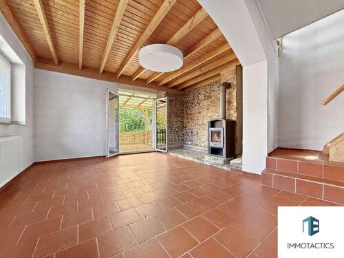 Wohnzimmer OG Haus 1mit Kamin - 7 Zimmer Einfamilienhaus in Hochstätten