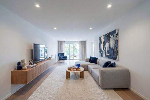 Innenvisualisierung Wohnzimmer - Perfekt für Paare & Familien: Elegante 4-Zimmer-Wohnung mit Südbalkon, EBK & hochwertigem Bad