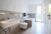 Tageslicthbadezimmer mit Wanne - 