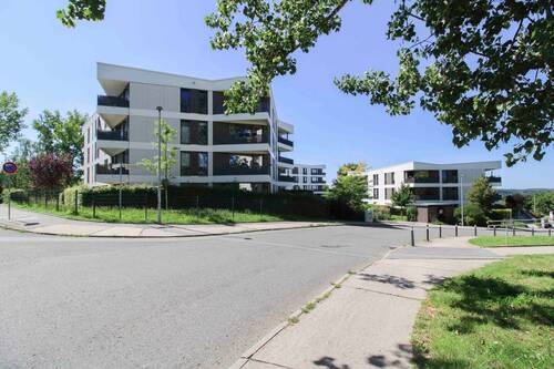 Straßenansicht - Exklusive 4- Zimmer-Wohnung mit 40m² großer Südterrasse u. Tiefgaragenstellplatz in Chemnitz Hutholz