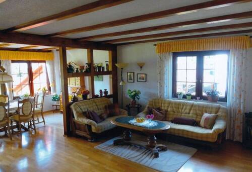 EG - Wohnzimmer m. Blick in Wintergarten - 