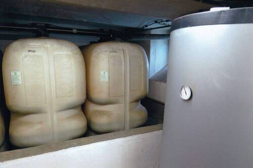 Warmwassertanks im Keller - 
