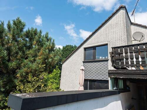 Ansicht Haus - 8 Zimmer Mehrfamilienhaus, Wohnhaus zum Kaufen in Lindwedel