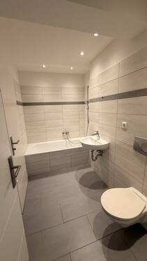 Badezimmer - Terrassentraum auf dem Land - großzügige 4-Raum-Wohnung mit Tiefgaragen-Stellplatz!