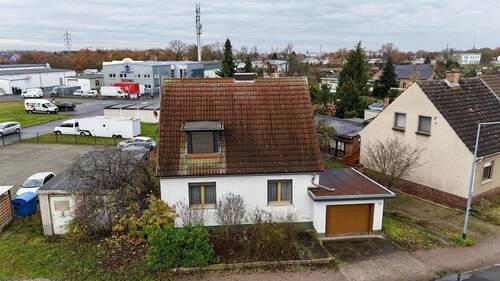 Haus Vorderseite - 5 Zimmer Einfamilienhaus zum Kaufen in Dessau-Rosslau