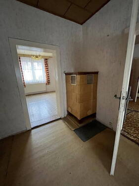 Erdgeschoss mit Ofen - 