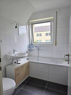 Bad - 3-Zimmer-Erdgeschosswohnung mit Südwest-Terrasse