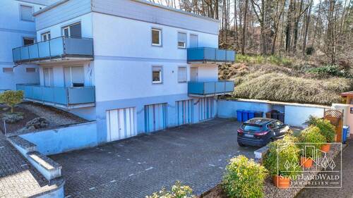 Garage (helles Garagentor links) - 