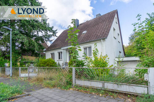 Außenansicht mit Garage - 6 Zimmer Einfamilienhaus zum Kaufen in Neu-Isenburg