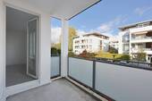 Fenstertüren aus beiden Zimmern führen auf den Balkon - 