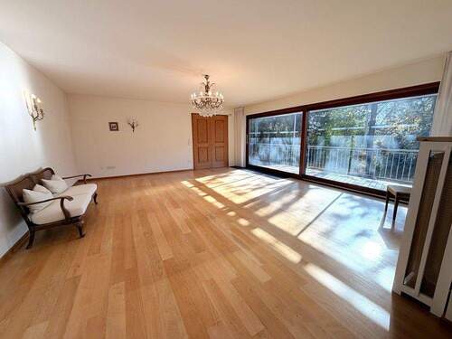 Wohnen - 1 Zimmer Mehrfamilienhaus, Wohnhaus zum Kaufen in Treuchtlingen