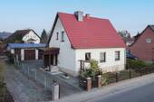 Straßenansicht (Südwest) - Kompaktes Wohnen: Massives EFH mit Garten und Nebengebäude in Gartz (Oder)