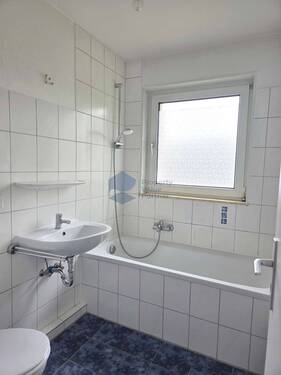 Bad - Etagenwohnung mit 64,10 m&sup2; in Bergen zur Miete