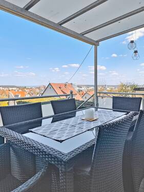 Terasse - Großzügige Zwei-Zimmer-Erdgeschosswohnung mit Zwei Terrassen und toller Aussicht in Stuttgart-Rohr