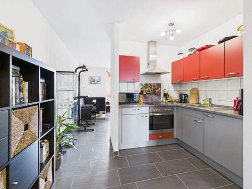 offene Küche und Blick zum Wohn- Esszimmer - 2 Zimmer Etagenwohnung zum Kaufen in Riegelsberg