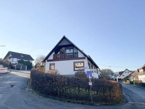 Hausansicht - 8 Zimmer Einfamilienhaus zum Kaufen in Hilchenbach