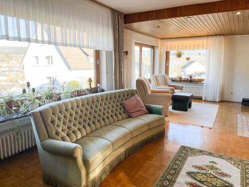 Wohnzimmer - 8 Zimmer Einfamilienhaus in Hilchenbach