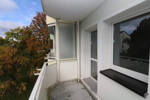 Beispiel Balkon - Etagenwohnung mit 55,80 m&sup2; in Freiberg zur Miete