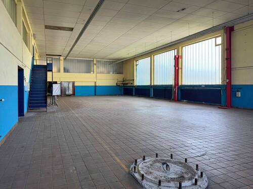Halle, innen (ca. 470 m²) - Halle zur Miete in Wissen