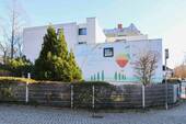 Außenansicht - Wird bezugsfrei! 3-Zimmer-Wohnung mit Balkon und Tiefgarage im Herzen von Berlin Zehlendorf