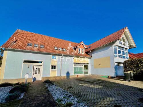 Strassenansicht - 1 Zimmer Mehrfamilienhaus, Wohnhaus zum Kaufen in Brandis