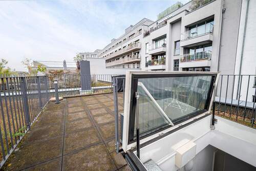 Treppenaufgang zur privaten Dachterrasse - 