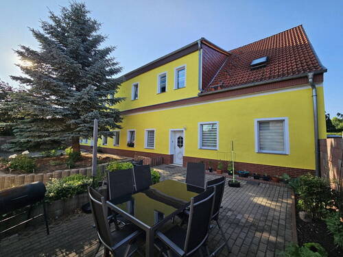 rechter Eingangsbereich - 1 Zimmer Mehrfamilienhaus, Wohnhaus in Coswig/Anhalt