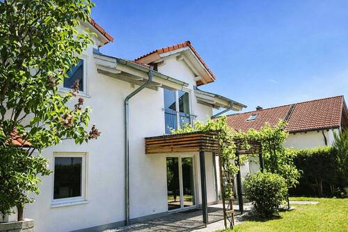 Aussenansicht - Haus-in-Haus Charakter! EG-Wohnung mit 90 m² - Eigengarten & Partykeller & Garage