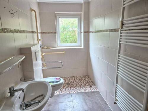 Badezimmer - Etagenwohnung mit 100,00 m² in Wangerland zur Miete