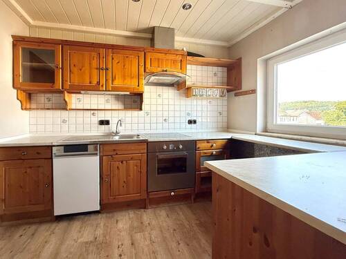 OG links Küche - 7 Zimmer Einfamilienhaus zum Kaufen in Langenbach bei Bad Marienberg