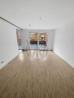 Wohnzimmer - Bezugsfreie 2-Zimmer Wohnung inkl. Terrasse in Friedrichshain - fußläufig zum Spreeufer!