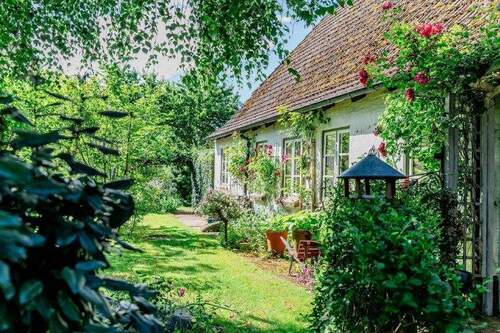28 Haus mit Garten - 